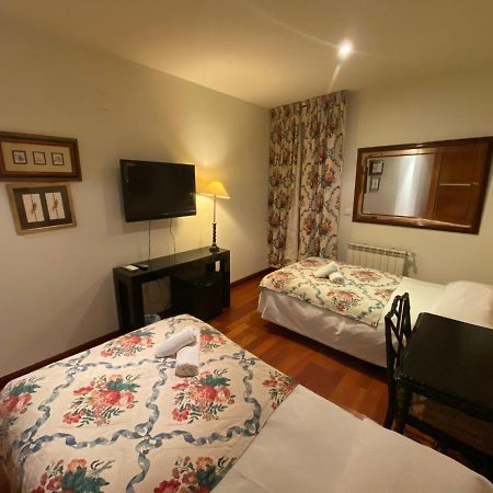 Ch Hostal Victoria Куенка Екстериор снимка