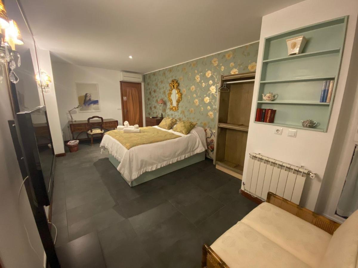 Ch Hostal Victoria Куенка Екстериор снимка