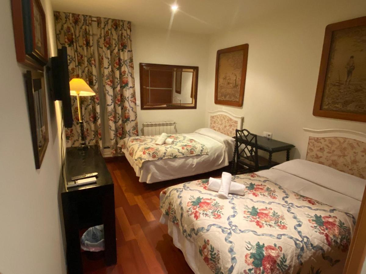 Ch Hostal Victoria Куенка Екстериор снимка