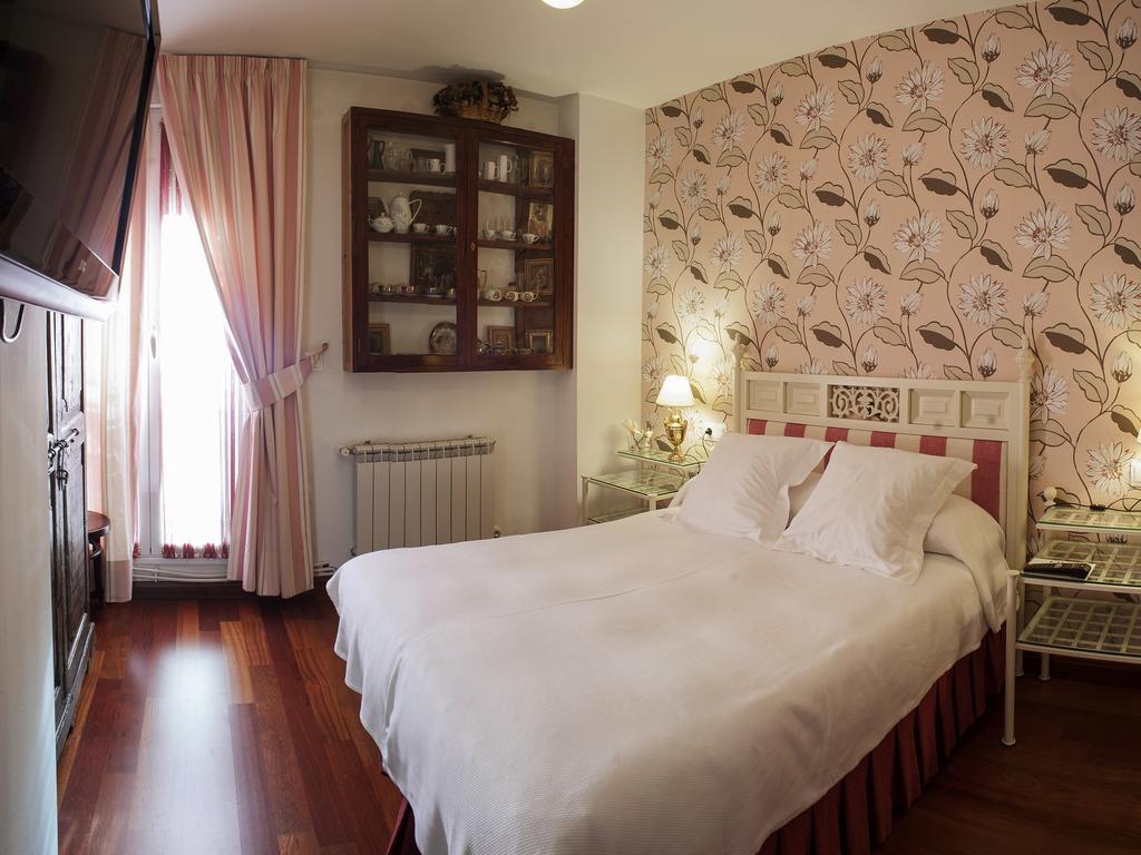 Ch Hostal Victoria Куенка Екстериор снимка