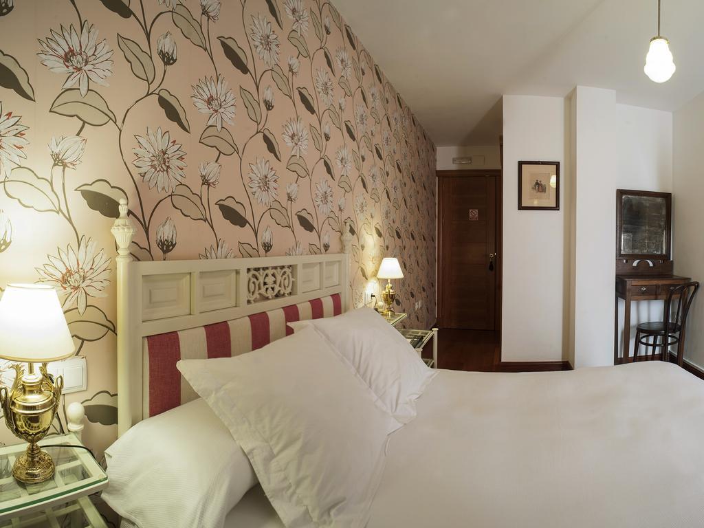 Ch Hostal Victoria Куенка Екстериор снимка