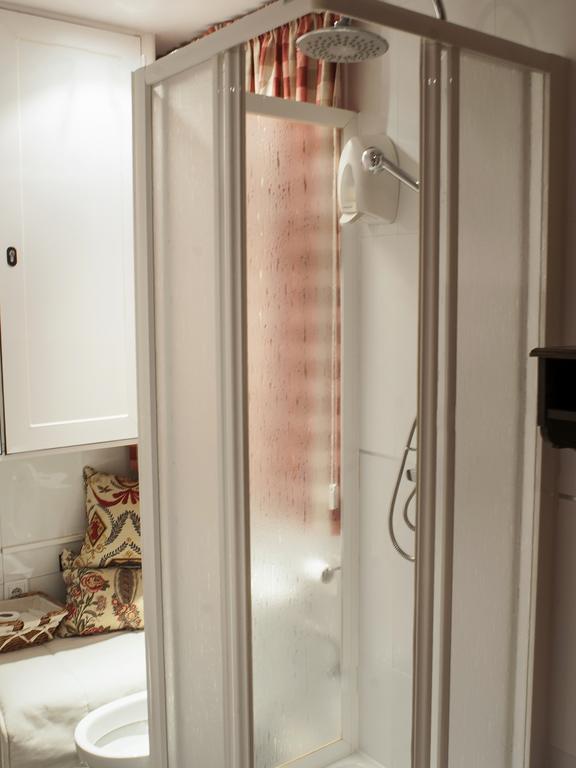 Ch Hostal Victoria Куенка Екстериор снимка