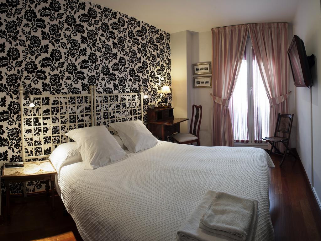 Ch Hostal Victoria Куенка Екстериор снимка