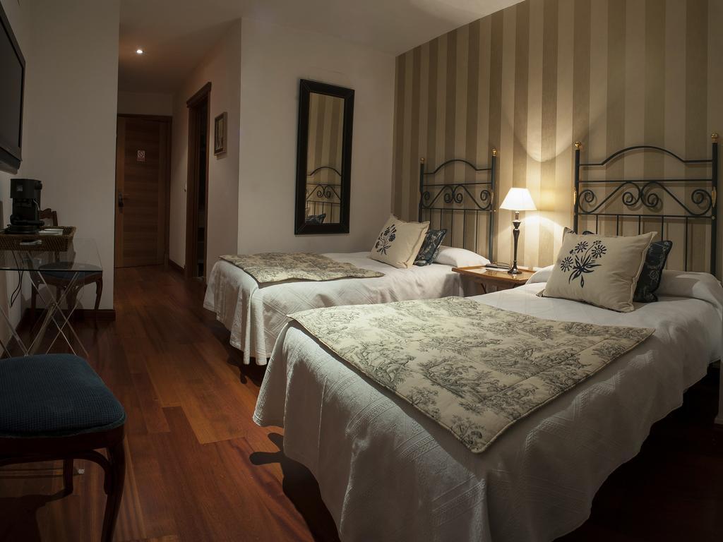 Ch Hostal Victoria Куенка Екстериор снимка