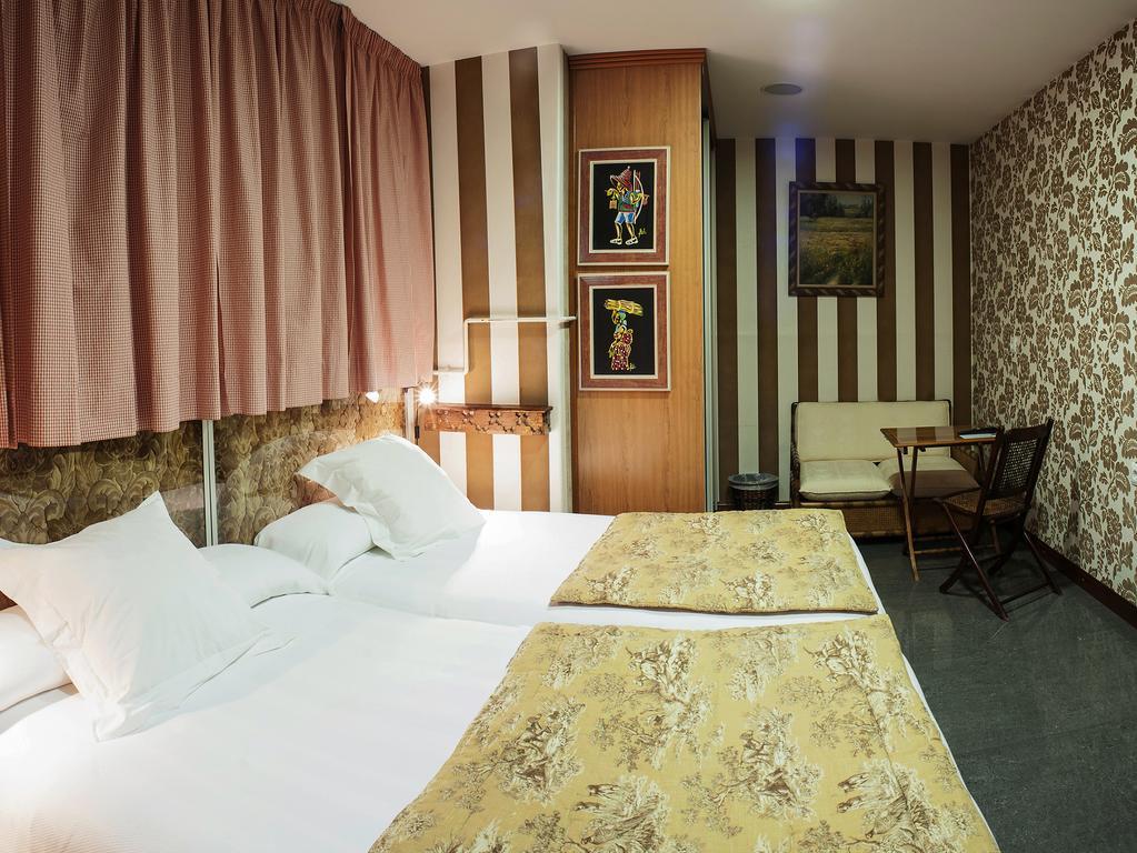 Ch Hostal Victoria Куенка Екстериор снимка