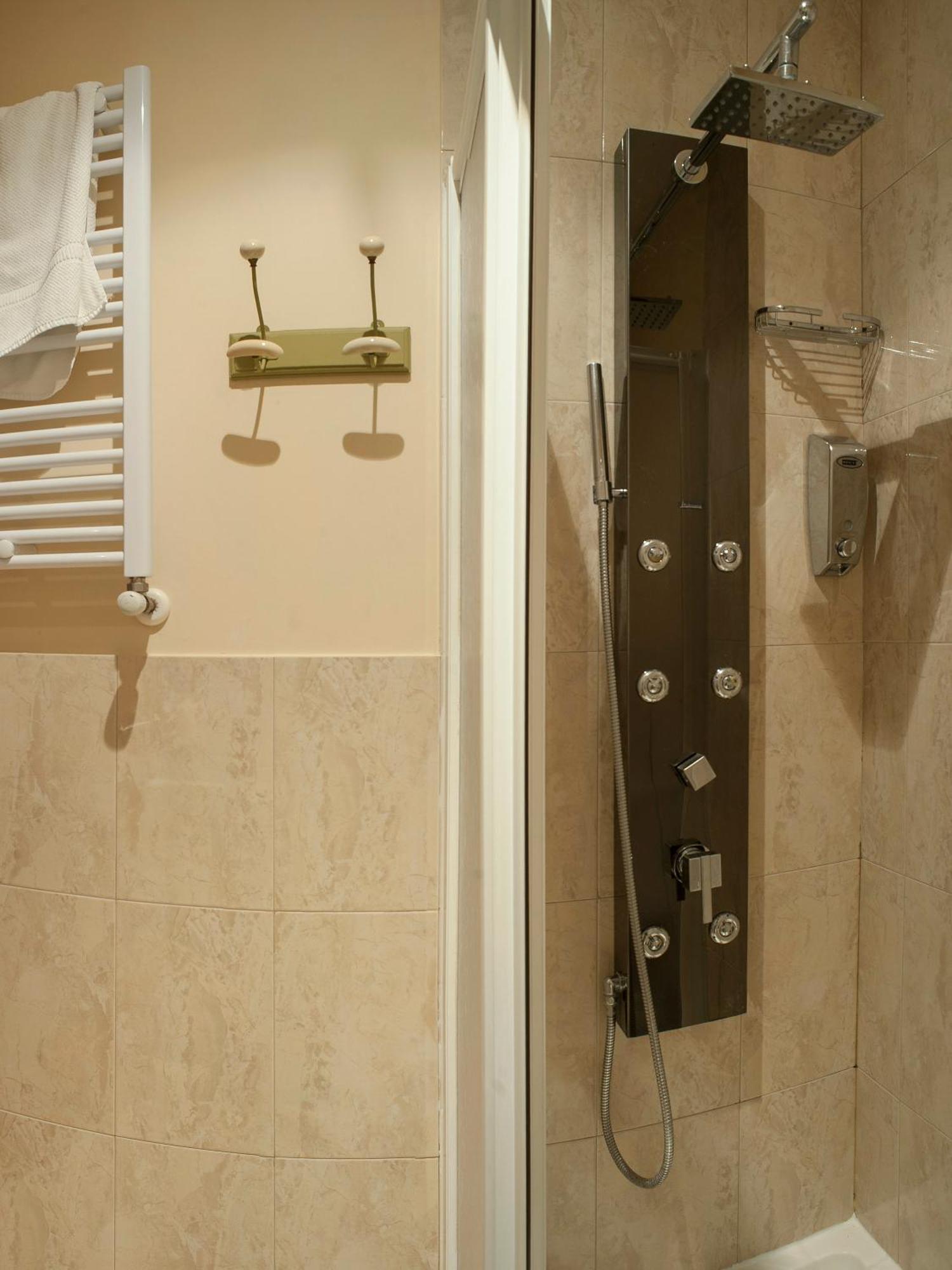 Ch Hostal Victoria Куенка Екстериор снимка