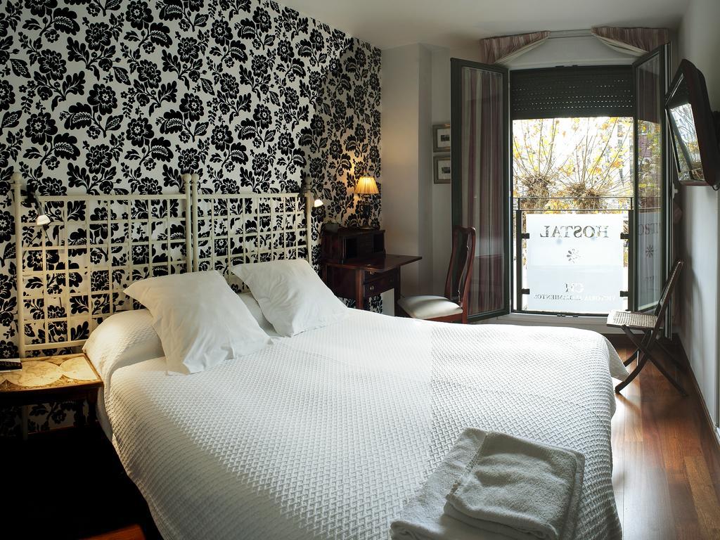 Ch Hostal Victoria Куенка Екстериор снимка