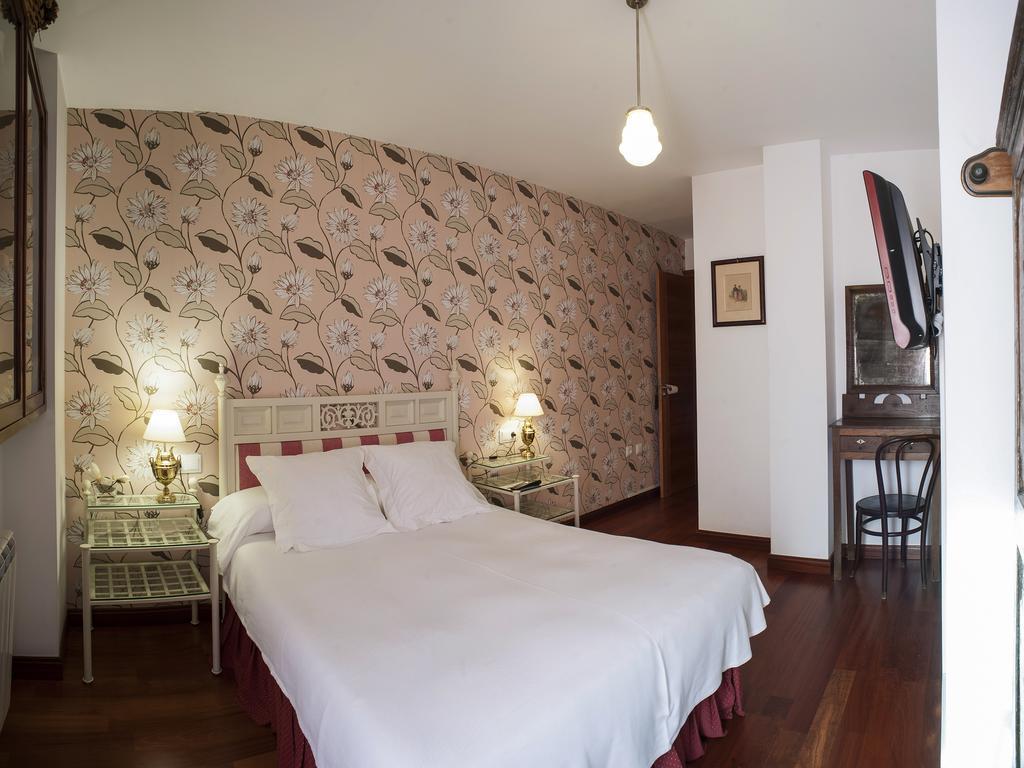 Ch Hostal Victoria Куенка Екстериор снимка
