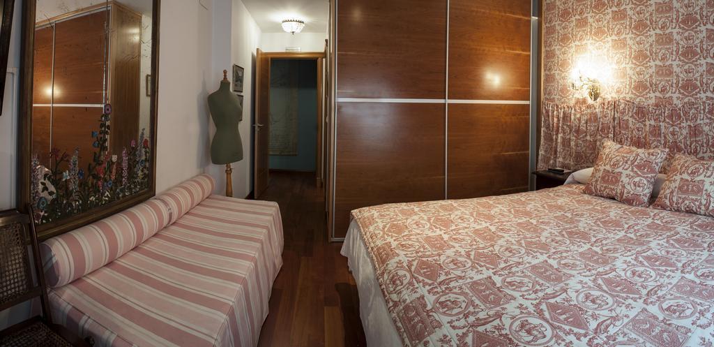 Ch Hostal Victoria Куенка Екстериор снимка