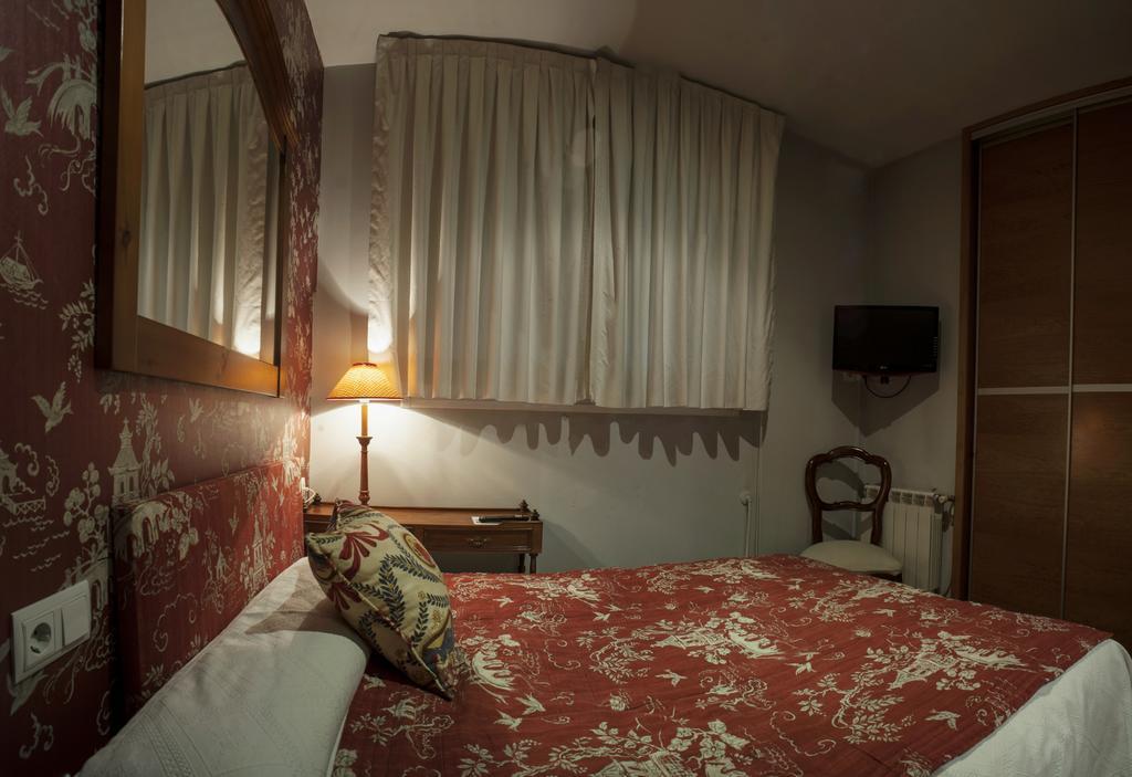 Ch Hostal Victoria Куенка Екстериор снимка